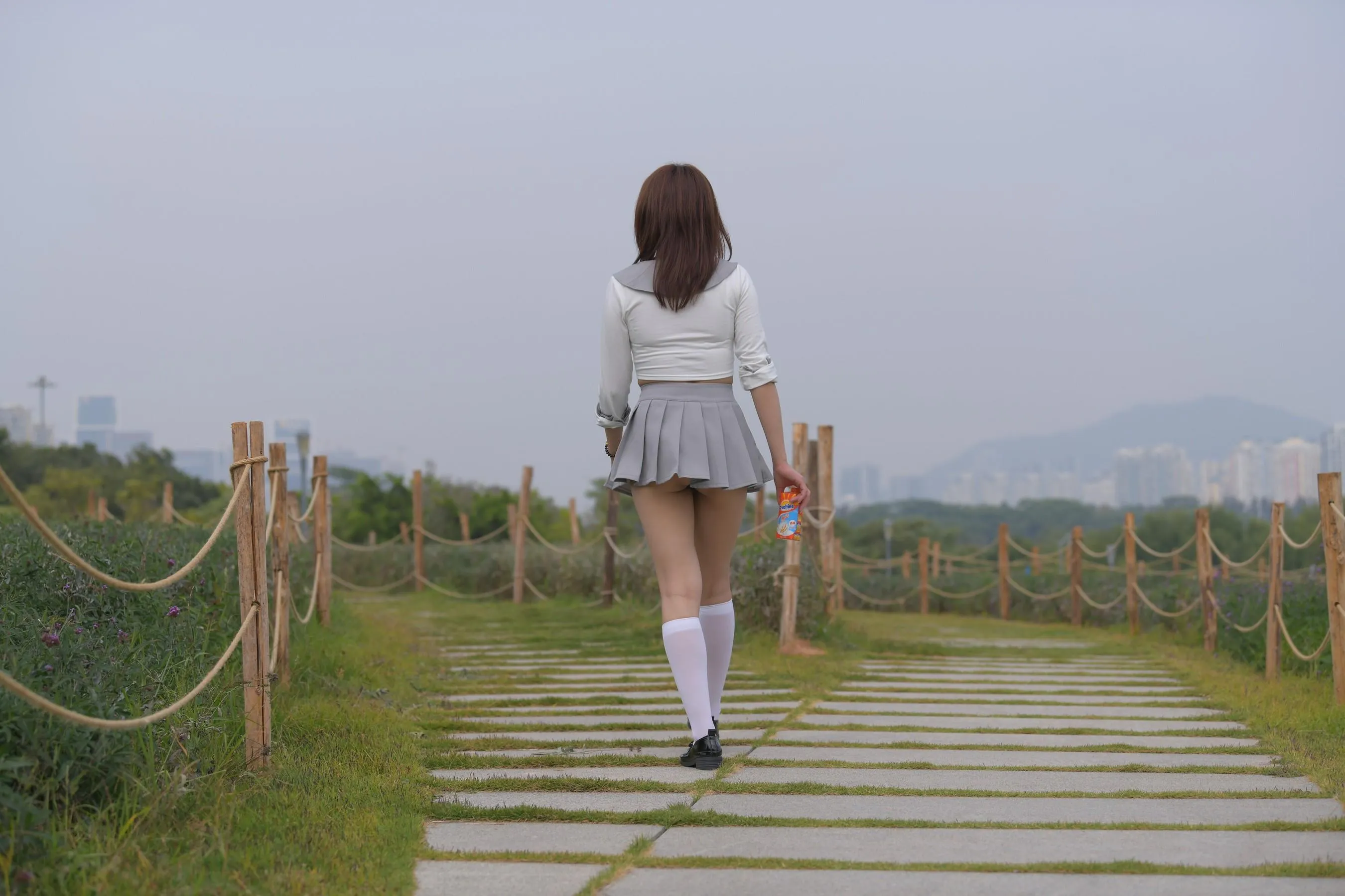 [魔镜街拍] NO.095 性感动人的小百褶裙美女 [763P]插图1